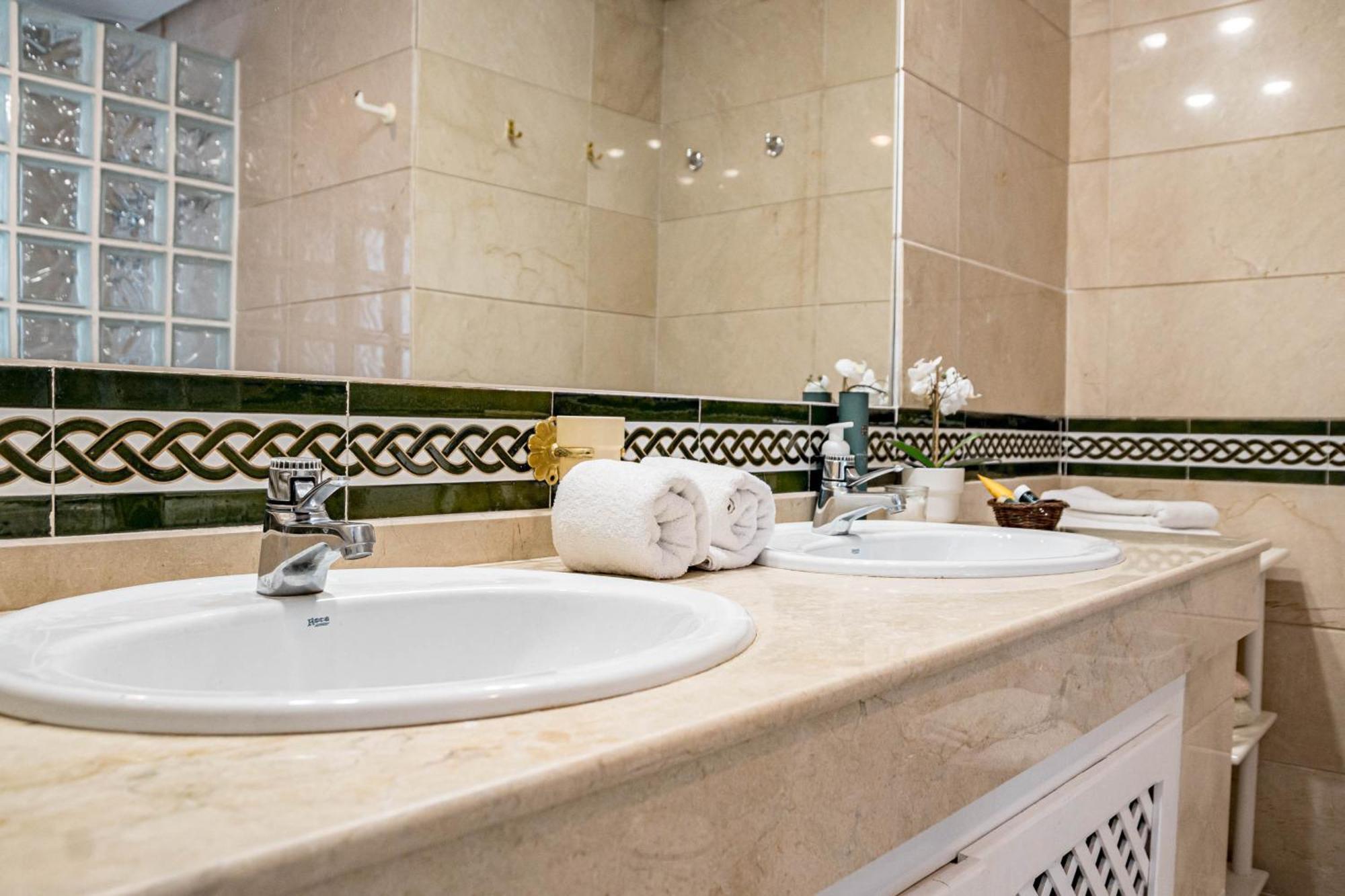 Lag - Spacious Townhouse With Private Jacuzzi And Marbella