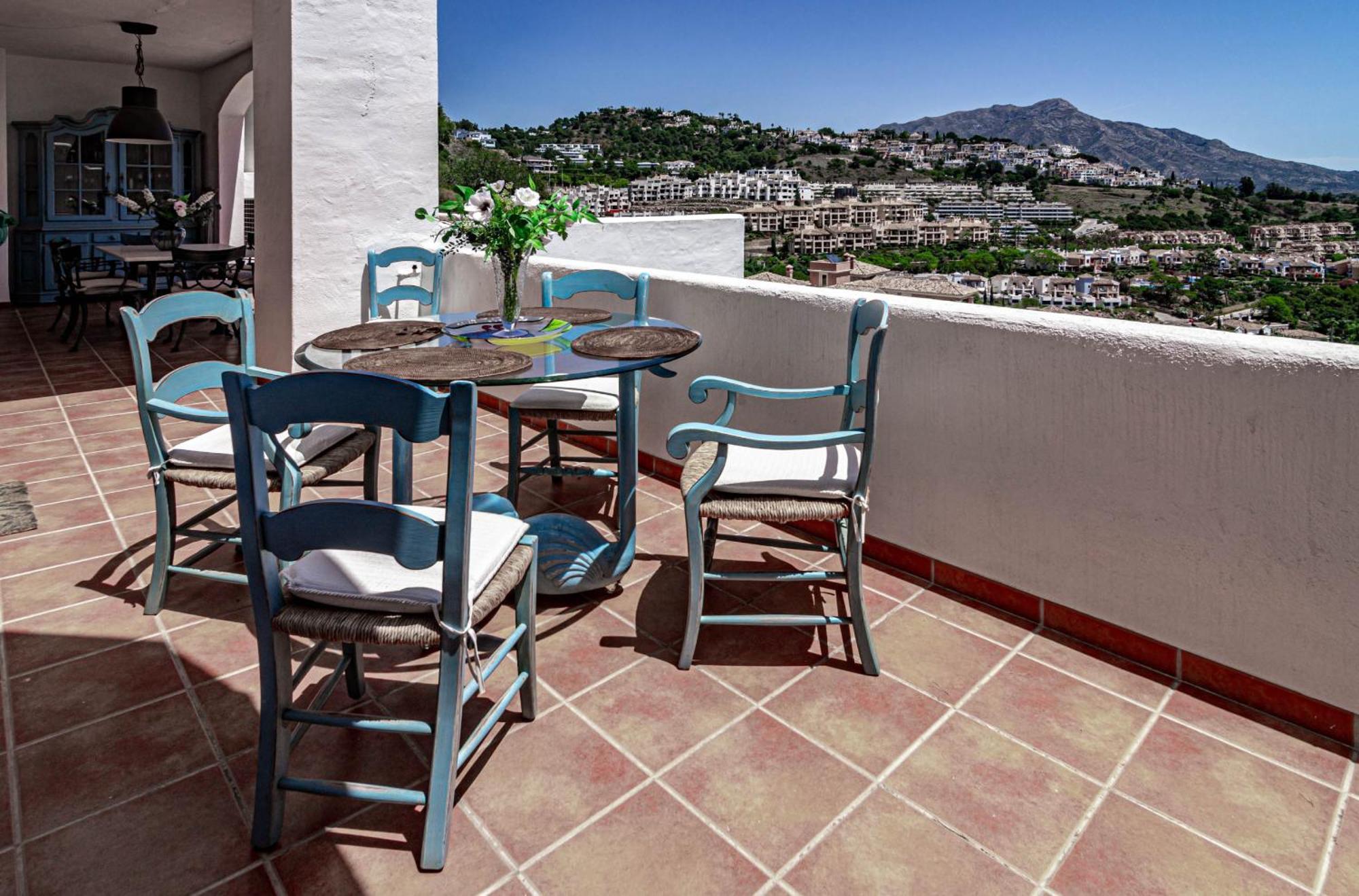 Lag - Spacious Townhouse With Private Jacuzzi And Holiday home Marbella