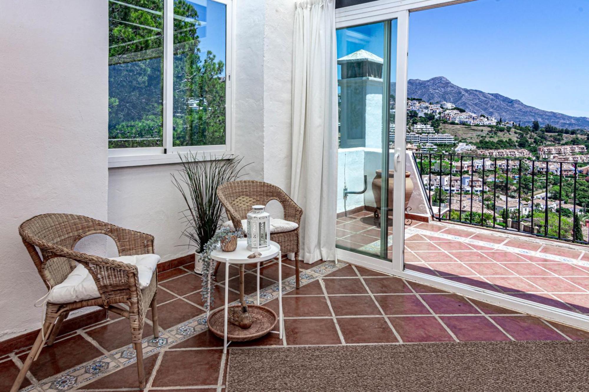 Holiday home Lag - Spacious Townhouse With Private Jacuzzi And Marbella